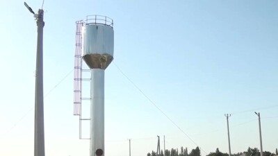 В Жамбылской области торжественно открыли неготовый водопровод, после чего жители снова пошли с вёдрами к колодцу