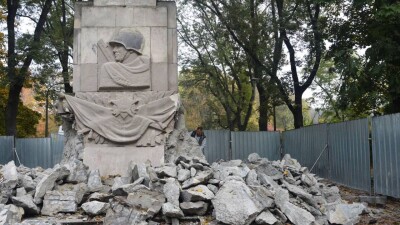 Жителям Латвии дали три дня на прощание с советскими памятниками