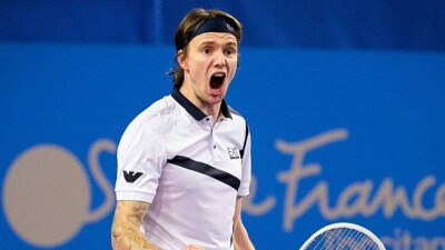 Александр Бублик одержал победу на старте турнира ATP 500