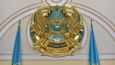 Вместо тулпаров – птицы и драконы: многие казахстанцы не узнают свой герб