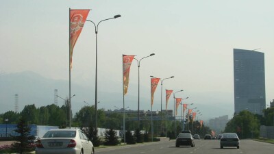 На проспекте Аль-Фараби в Алматы организуют реверсивное и двухполосное движение на время ремонта дороги