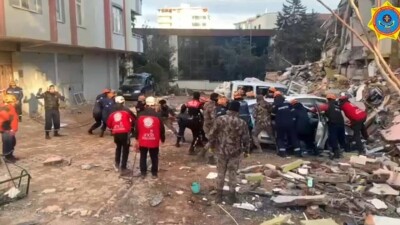 "Просто повезло". Казахстанские спасатели рассказали, как находили живых под завалами в Турции
