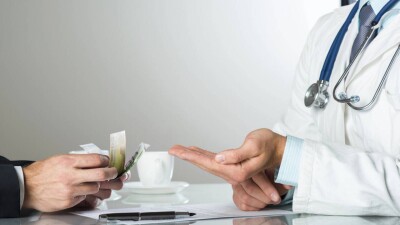 Завышали потребность в лекарствах и стоимость товаров: Антикор проверил сферу медицины и фармации
