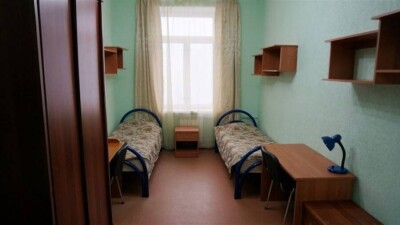 Студентам, которым не хватило мест в общежитиях, могут снизить стоимость номеров в гостиницах и хостелах