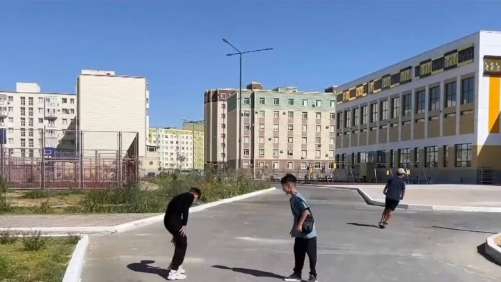 В Актау сотни детей не пошли в школу из-за срыва графика строительства