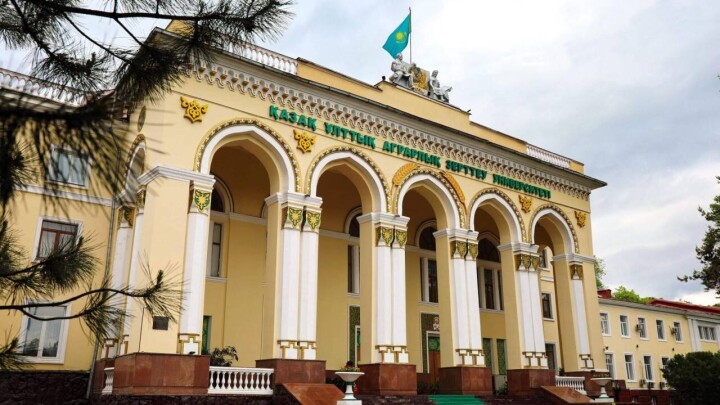 Сотрудников Аграрного университета осудили за хищение 43,8 млн тенге