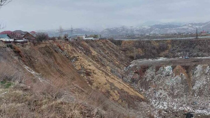 В Алматы закрыли незаконный карьер после жалоб жителей Досаеву