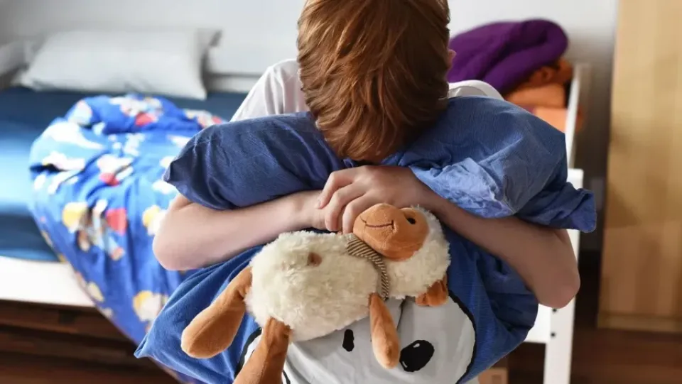 Группа подростков развращала 9-летнего мальчика в Алматы. Полиция ведёт расследование