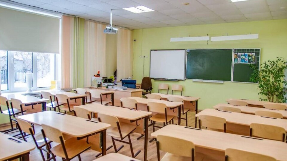 Директора столичной школы, которая не вела уроки и получала за них плату, уволили