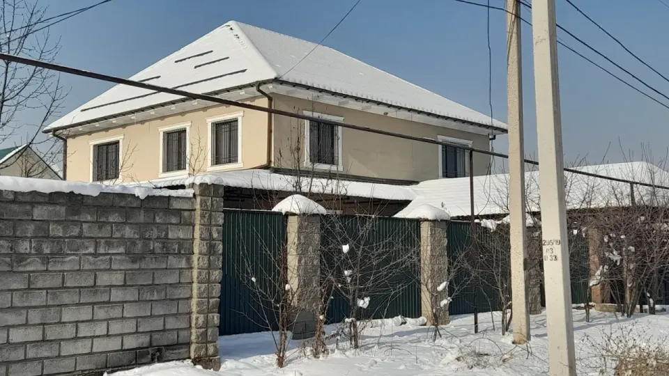 Из-за отсутствия воды алматинцам приходится растапливать снег