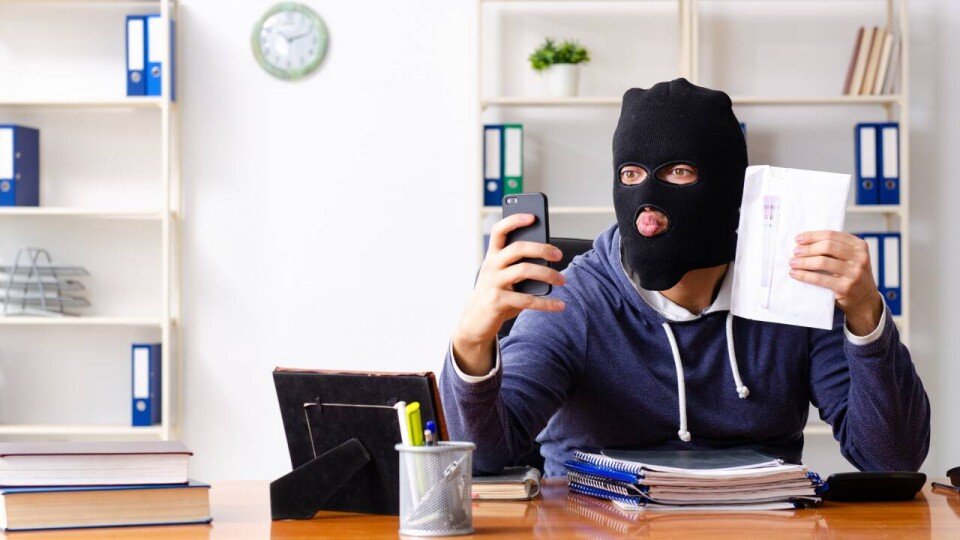 Жительница Караганды передала код от eGov и попала под атаку телефонных мошенников