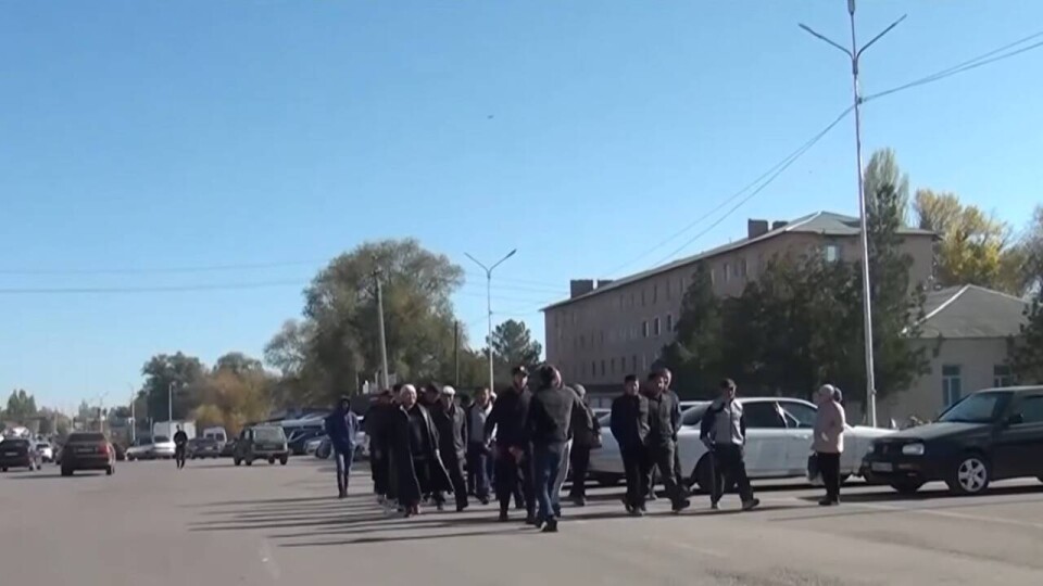 Протест против акимата: фермеры Жамбылской области прошли маршем по центральной улице