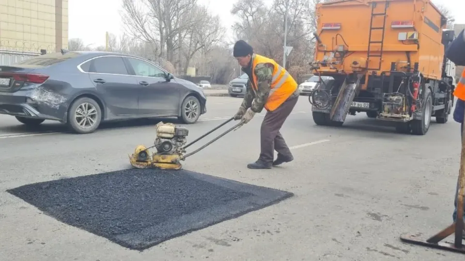 Алматинцы пожаловались Досаеву на некачественный ремонт дорог