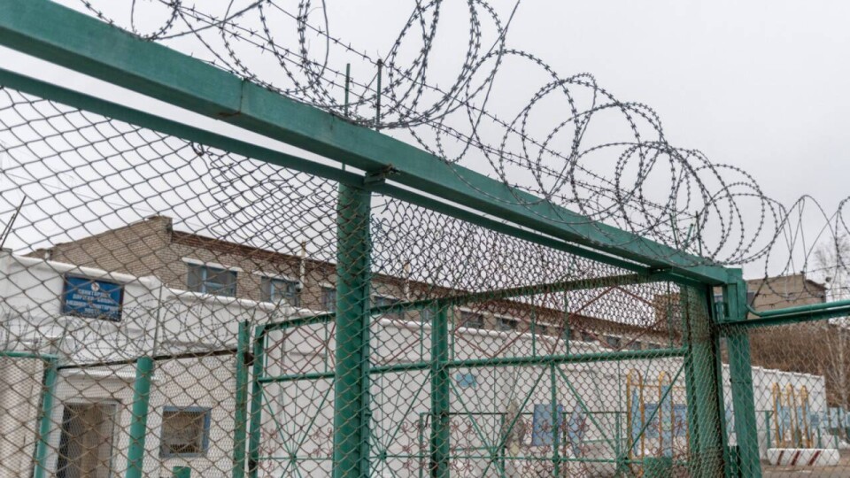 Сотрудник колонии сбил своего коллегу в СКО