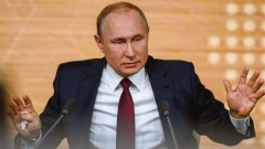 Муниципальные депутаты Москвы и Санкт-Петербурга потребовали отправить Путина в отставку