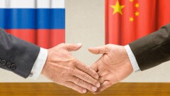 Си Цзиньпин и Путин проводят переговоры в узком составе в Кремле