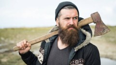 Из Казахстана выдворили россиян, которые переходили границу с топорами
