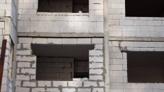 За строительство дома без цемента оштрафовали подрядчика в Улытауской области