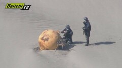 Это не НЛО: в Японии установили назначение огромного металлического шара, выброшенного на берег