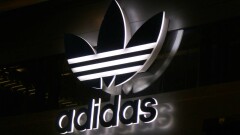 Adidas требует, чтобы движение Black Lives Matter отказалось от логотипа с тремя полосками
