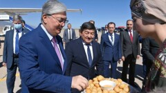 Касым-Жомарт Токаев прибыл в Кыргызстан на саммит глав государств Центральной Азии