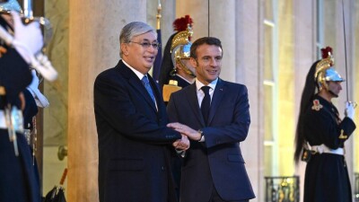 Торговля, инвестиции и французские школы. Что обсудили в Париже Токаев и Макрон