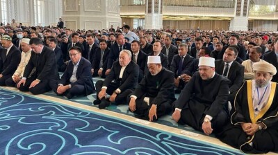 Нурсултан Назарбаев посетил главную мечеть столицы