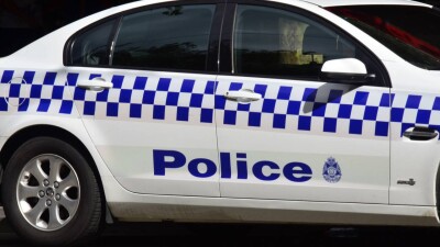 "Она держала нож". В Австралии полиция применила электрошокер к 95-летней женщине