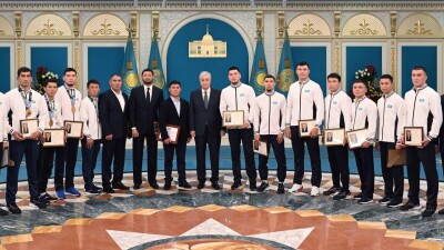 Касым-Жомарт Токаев встретился с казахстанскими чемпионами мира по боксу