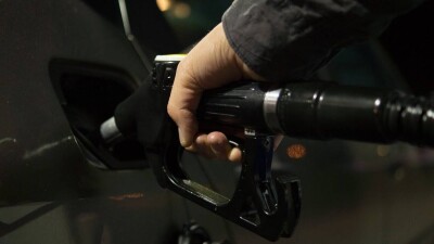 Мошенники предлагают казахстанцам несуществующие топливные карты