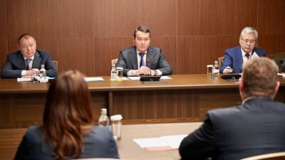 Алихан Смаилов обсудил совместные проекты с российскими бизнесменами