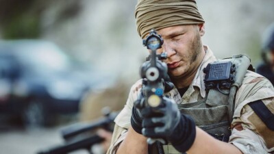 Британские солдаты в американской пустыне проводят учения на случай российского вторжения