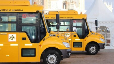 100 школьных автобусов закупят в Алматы для перевозки учеников 1-3 классов