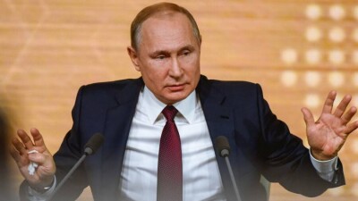 Муниципальные депутаты Москвы и Санкт-Петербурга потребовали отправить Путина в отставку