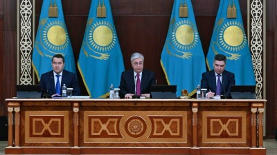 Токаев: Казахстанские города выглядят неважно, акимы должны ходить пешком