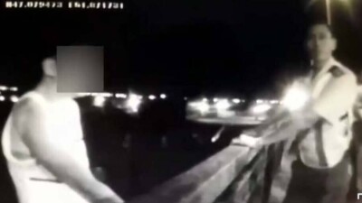 Полицейские в Атырау за четыре минуты отговорили мужчину прыгать с моста