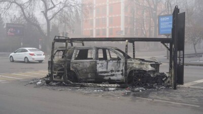 "Я бы вышел на площадь, но вчера вышел из больницы". Что думают депутаты о протестах в Казахстане