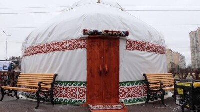 "Это частная инициатива". МИД РК ответил на претензии России по поводу "юрты несокрушимости" в Буче