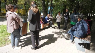 Около 200 сотрудников "Казпочты" вышли на митинг за повышение зарплат в Алматы