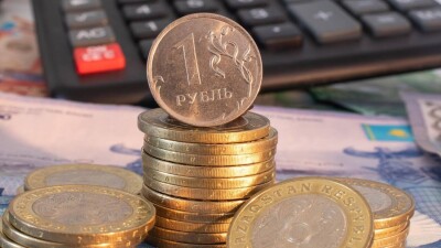 Нацбанк: Казахстан не проводил переговоры с РФ по корректировке курса рубля