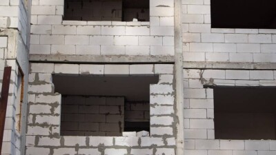 За строительство дома без цемента оштрафовали подрядчика в Улытауской области