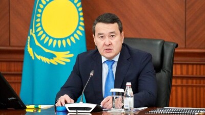 Алихан Смаилов обсудил развитие экономики с бизнес-сообществом