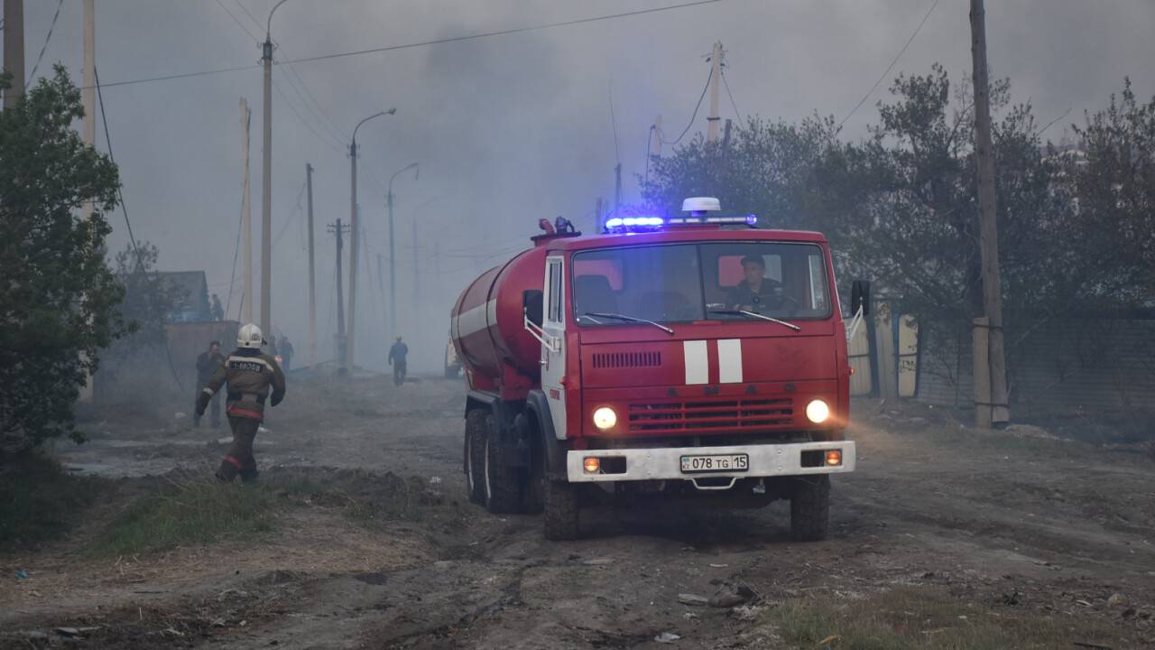 Крупный пожар потушили в Петропавловске. Огонь уничтожил девять домов |  informburo.kz