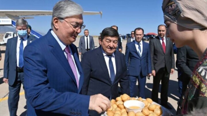 Касым-Жомарт Токаев прибыл в Кыргызстан на саммит глав государств Центральной Азии
