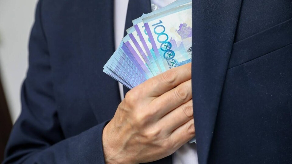 Чиновник в ВКО специально устраивал экологические рейды, чтобы брать взятки