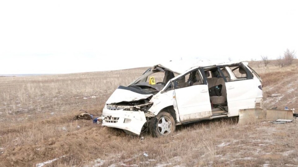 Автомобиль с детской волейбольной командой разбился в Актюбинской области. Один ребёнок погиб