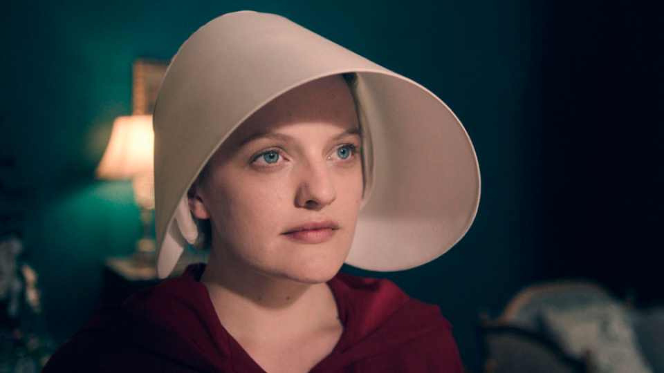 Кадр из сериала "Рассказ служанки" / Фото с сайта Style.rbc.ru