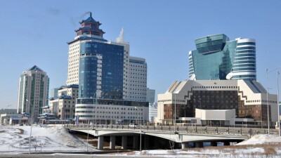 Неухоженная, хаотически застроенная и с кучей проблем. Какой видит столицу президент Токаев