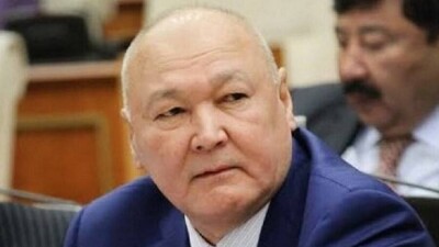 Кандидат в президенты Жуматай Алиев сдал экзамен на знание государственного языка