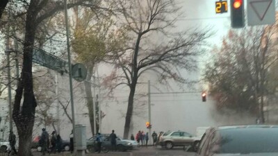 В Алматы произошёл порыв теплотрассы